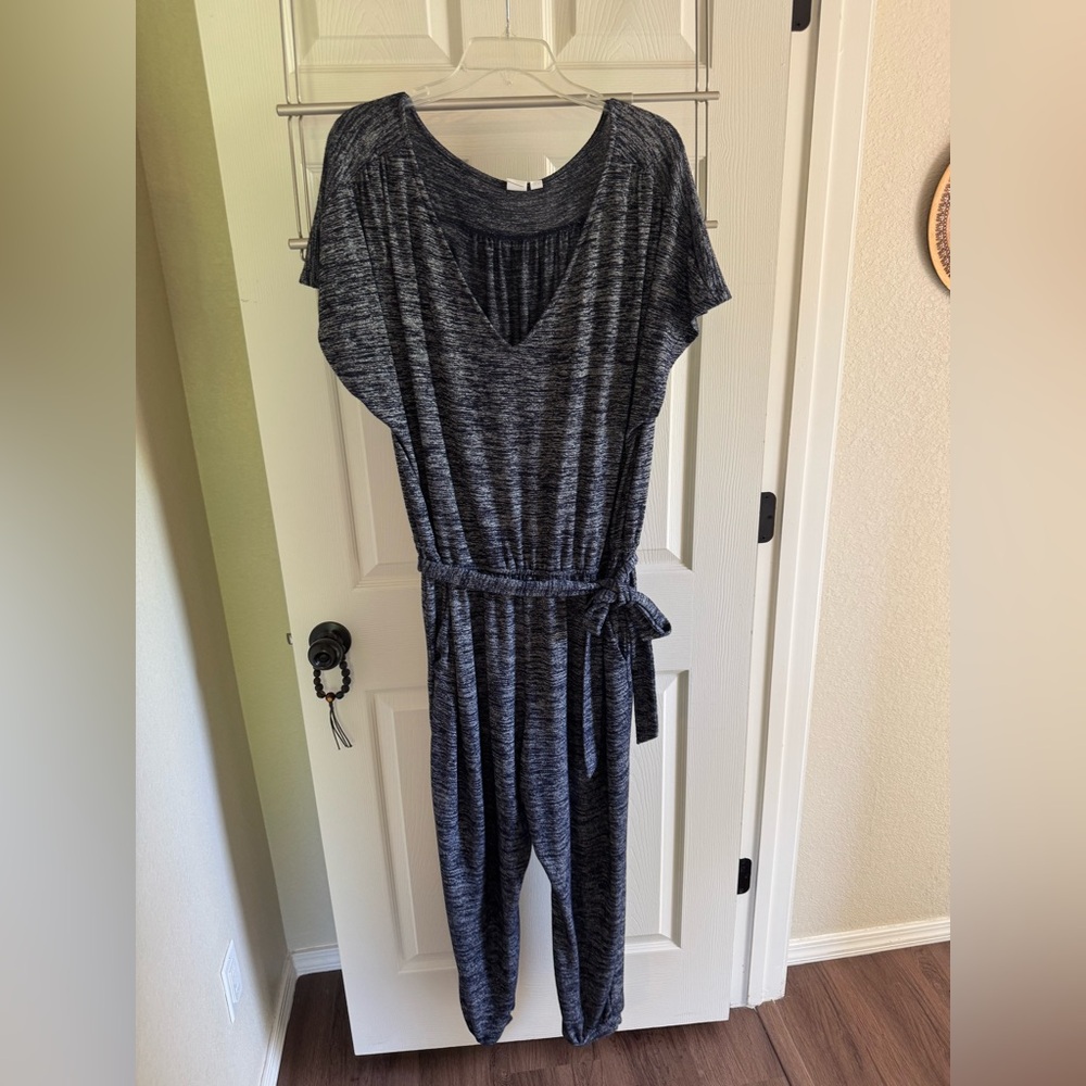 GAP Navy and Grey Heathered V-Neck Short Sleeve Belted Jumpsuit